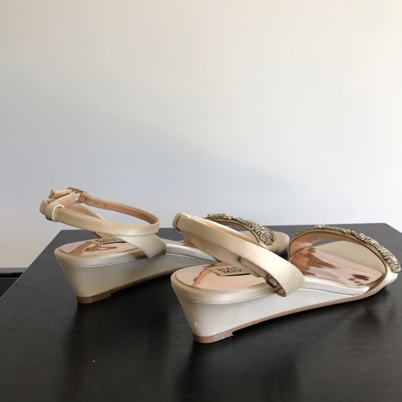 Badgley Mischka Hatch Crystal Embellished Sandal Shirt Size 8 - Picture 3 of 16